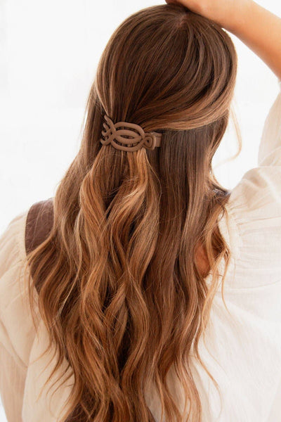 Shop ANDi - Overlapping Flat Claw Clip: Tan