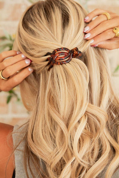 Shop ANDi - Overlapping Flat Claw Clip: Tan