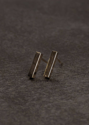Gold bar stud earring